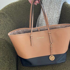 Michael Kors Jet Set Saffiano Tote - Tan & Black